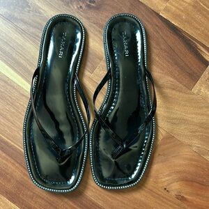 Tahari black patent flip flops
